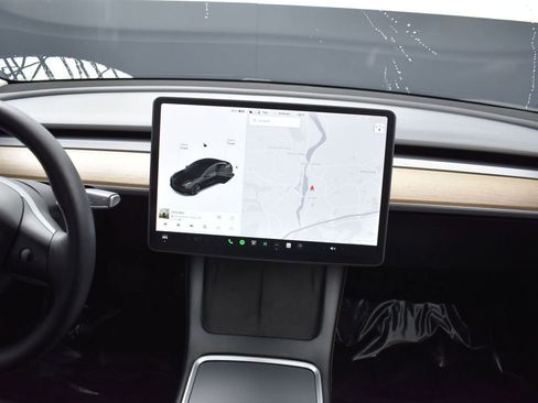 Used 2021 Tesla Model 3 Standard Range Plus image 17