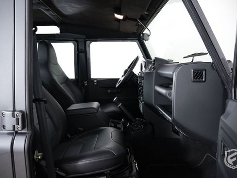 Used 1991 Land Rover Defender 110 image 32