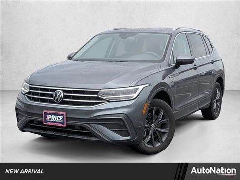 Used 2023 Volkswagen Tiguan SE w/ Panoramic Sunroof Package image 1
