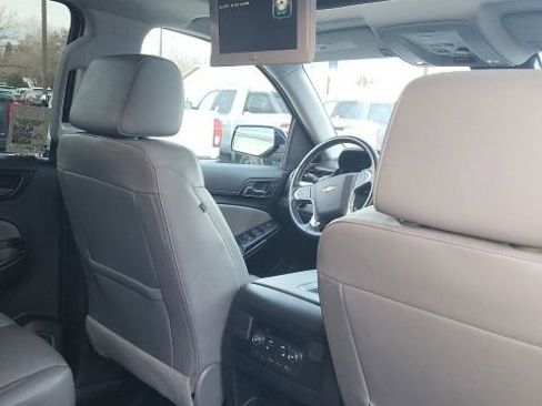 Used 2019 Chevrolet Suburban LT image 23