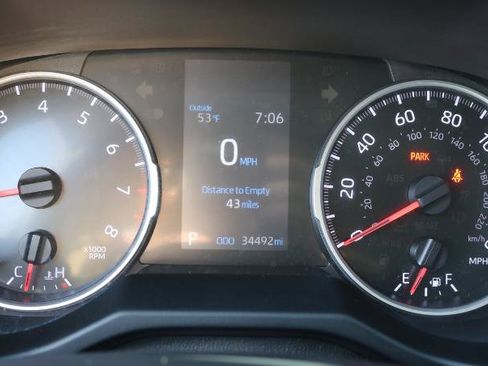 Used 2021 Toyota RAV4 LE image 14