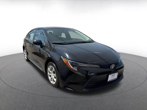Used 2025 Toyota Corolla LE image 3