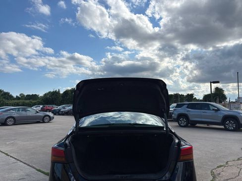 Used 2025 Nissan Altima 2.5 SV FWD image 30