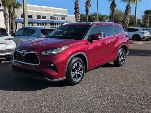 Used 2020 Toyota Highlander XLE image 4