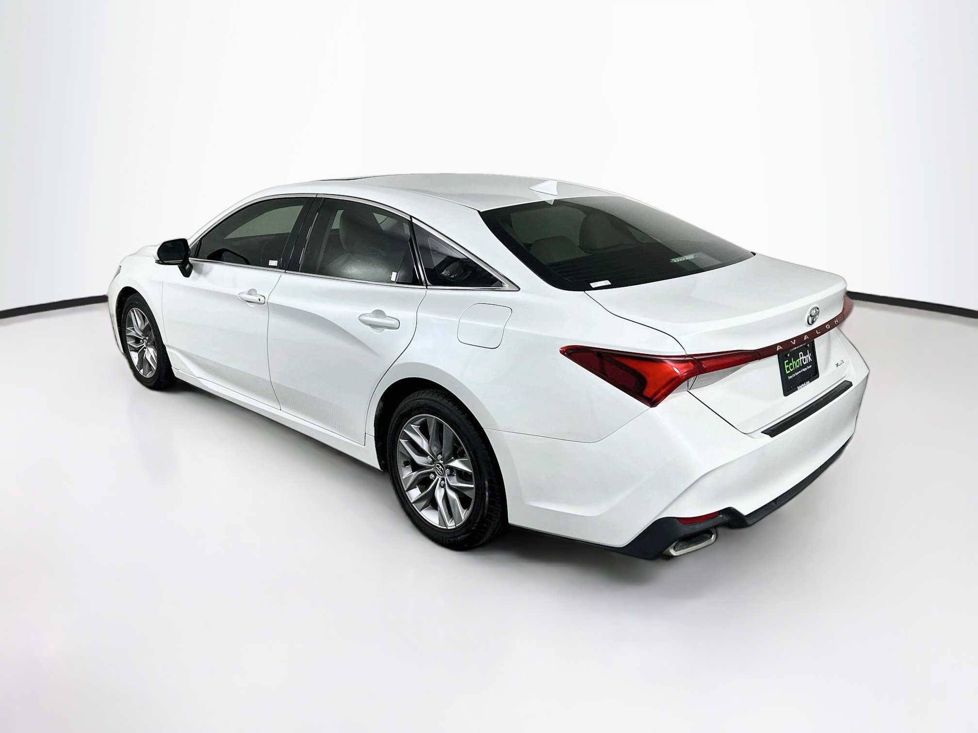 Used 2020 Toyota Avalon XLE w/ Moonroof Package FWD image 5