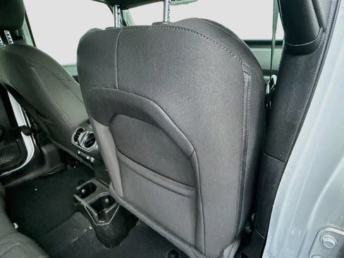 Used 2022 Jeep Wrangler Unlimited Sport AWD/4WD image 31