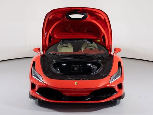 Used 2021 Ferrari F8 Tributo image 8