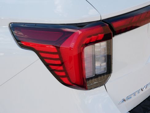 Used 2026 Ford Explorer Active w/ Active Comfort Package AWD/4WD image 17