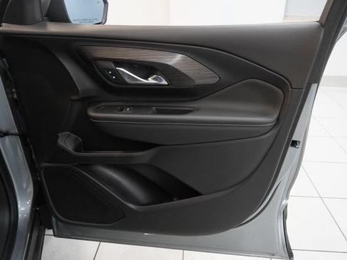 Used 2024 GMC Terrain SLE w/ Driver Convenience Package FWD image 34