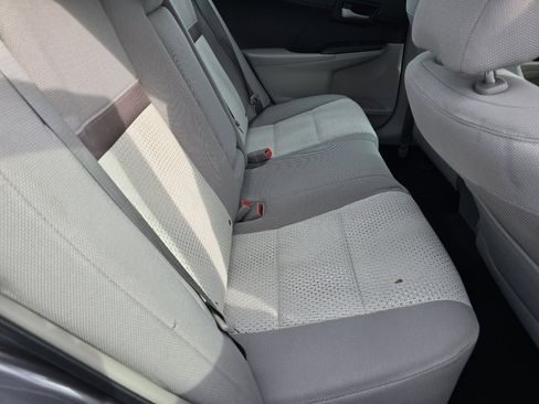 Used 2014 Toyota Camry LE image 14