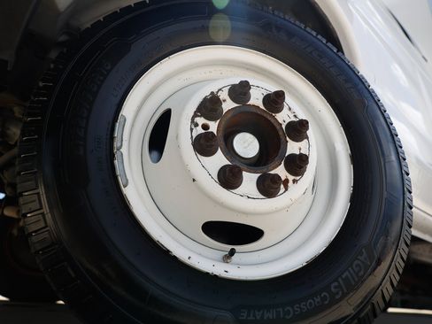 Used 2018 Ford E-350 and Econoline 350 Super Duty RWD image 33