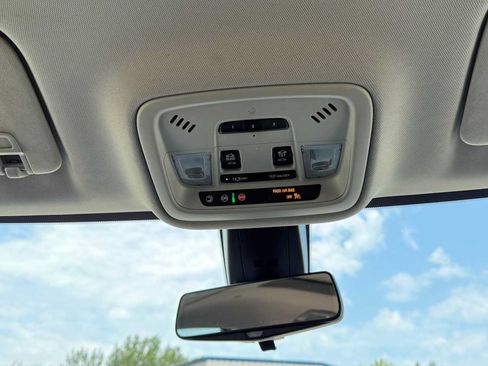 Used 2020 Chevrolet Traverse Premier AWD/4WD image 27