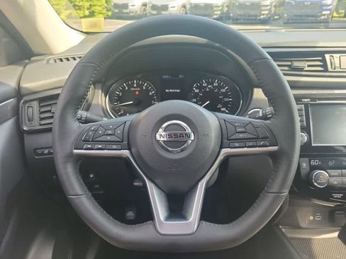 Used 2018 Nissan Rogue SV AWD/4WD image 11