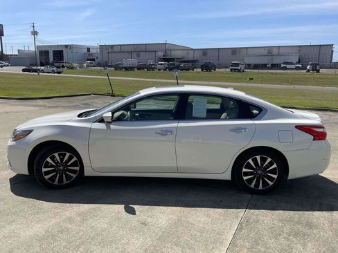 Used 2016 Nissan Altima 2.5 SL w/ 2.5 Technology w/LED Package image 6