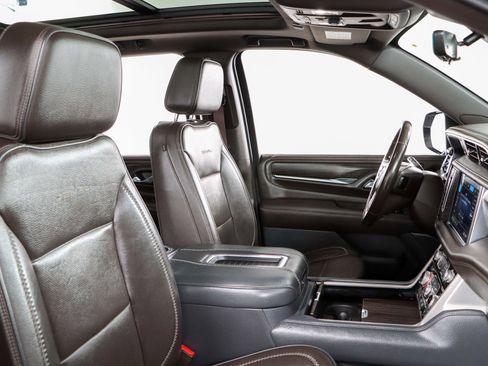 Used 2021 GMC Yukon Denali w/ Denali Premium Package image 32