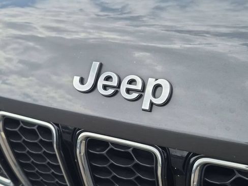 Used 2021 Jeep Grand Cherokee L Overland w/ Luxury Tech Group IV AWD/4WD image 9