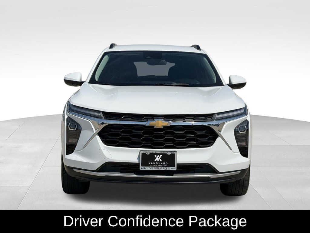 Used 2024 Chevrolet Trax LT w/ Driver Confidence Package FWD image 3