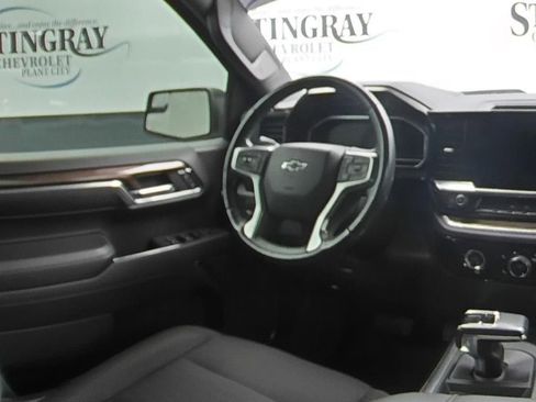 Used 2022 Chevrolet Silverado 1500 LT Trail Boss w/ LPO, Dark Essentials Package AWD/4WD image 16