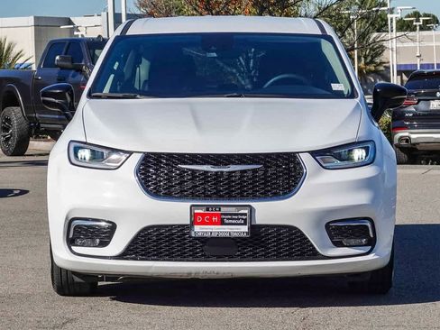 Certified 2024 Chrysler Pacifica Select image 2