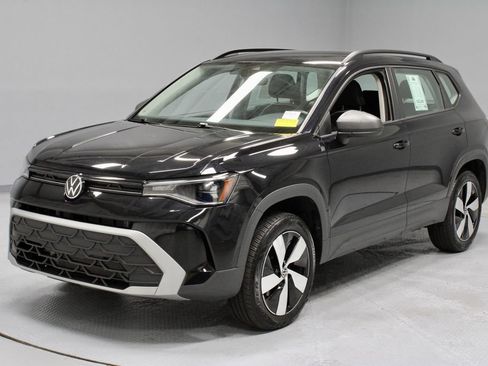 Used 2025 Volkswagen Taos S AWD/4WD image 8