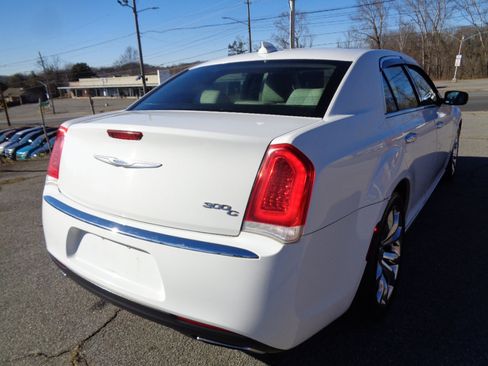 Used 2017 Chrysler 300 C image 5