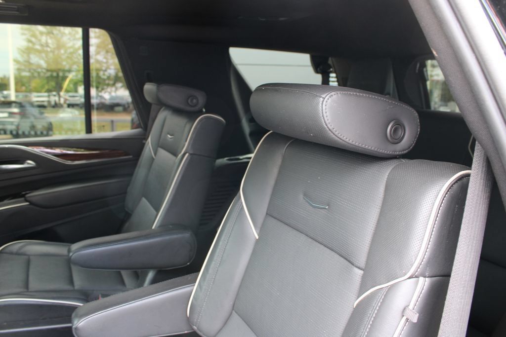 Used 2021 Cadillac Escalade Premium Luxury AWD/4WD image 8
