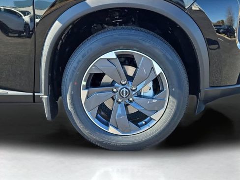 Used 2025 Nissan Rogue SV FWD image 10