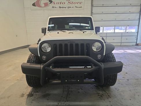 Used 2014 Jeep Wrangler Unlimited Sahara image 9