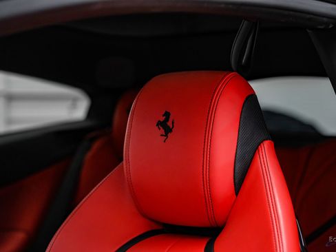 Used 2018 Ferrari GTC4Lusso AWD/4WD image 46