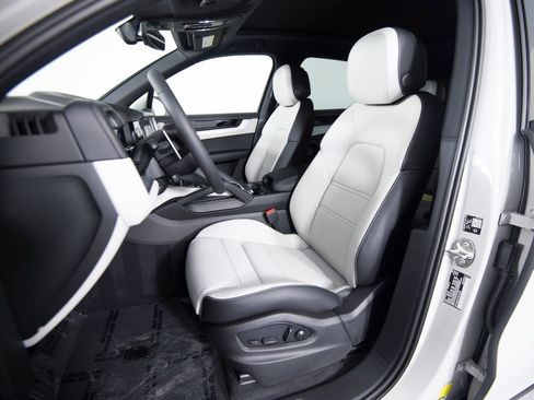 Certified 2026 Porsche Cayenne E-Hybrid AWD/4WD image 51
