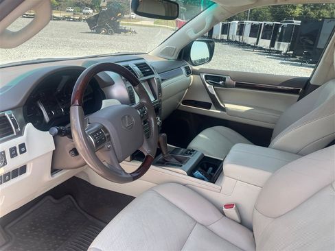 Used 2017 Lexus GX 460 Premium AWD/4WD image 9