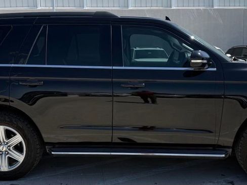 Used 2019 Ford Expedition XLT w/ Equipment Group 202A AWD/4WD image 5
