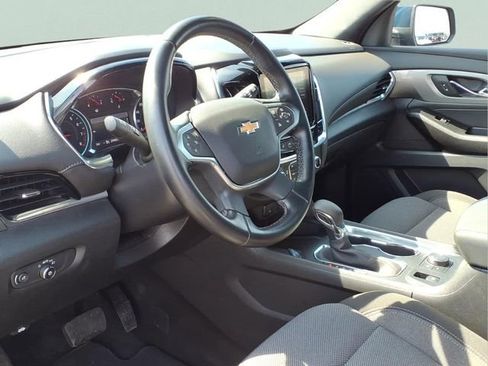 Used 2023 Chevrolet Traverse LT image 6