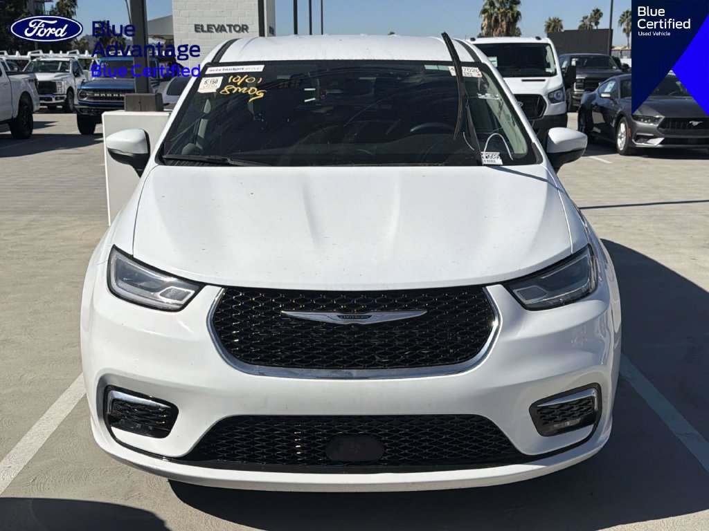 Used 2023 Chrysler Pacifica Touring-L FWD image 18