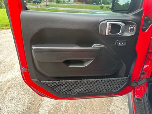 Used 2022 Jeep Gladiator Rubicon w/ Cold Weather Group AWD/4WD image 10