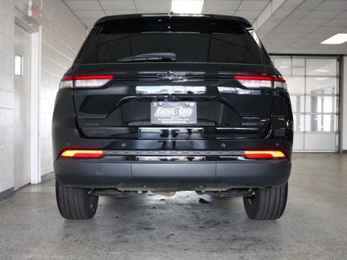 Used 2023 Jeep Grand Cherokee Limited w/ Black Appearance Package image 4