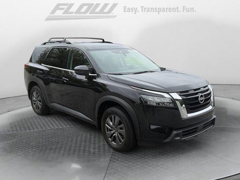 Certified 2025 Nissan Pathfinder SV FWD image 1