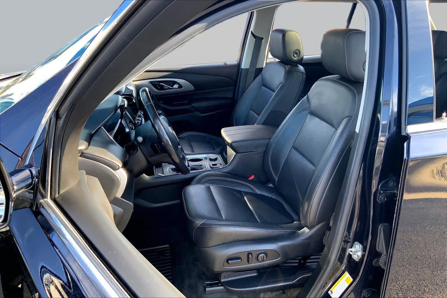 Used 2020 Chevrolet Traverse LT w/ LT Premium Package FWD image 7