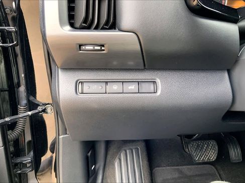 Used 2023 Nissan Pathfinder SL w/ SL Premium Package FWD image 32