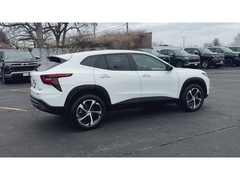 Certified 2025 Chevrolet Trax RS w/ Driver Confidence Package image 8