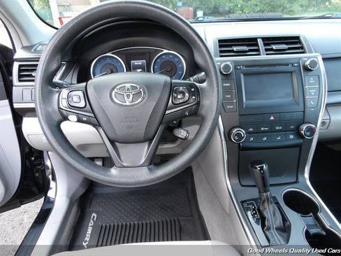 Used 2017 Toyota Camry LE FWD image 14