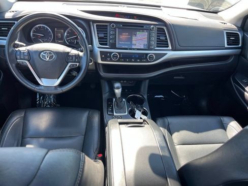 Used 2017 Toyota Highlander XLE AWD/4WD image 18