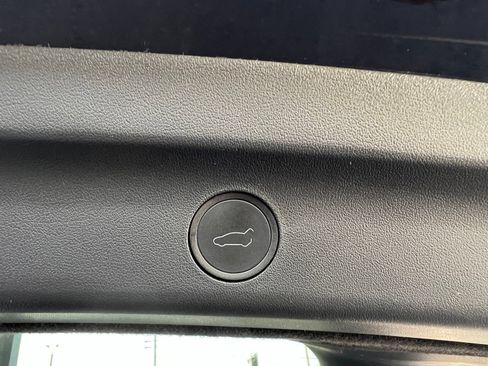 Used 2023 Tesla Model Y 2WD image 22