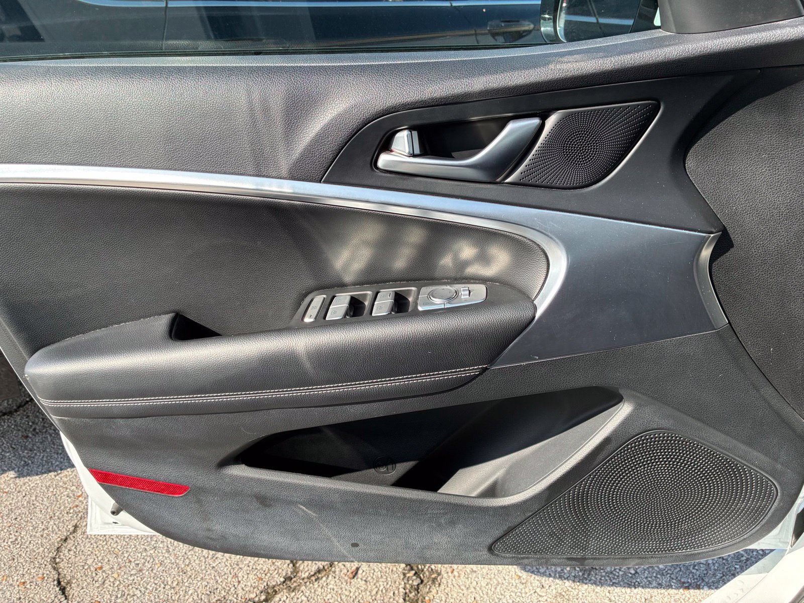 Used 2025 Genesis G70 2.5T RWD image 12