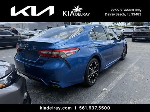 Used 2019 Toyota Camry SE FWD image 2