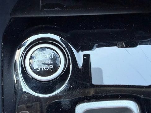 Used 2025 Nissan Versa SV FWD image 21