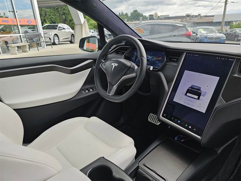 Used 2020 Tesla Model X Performance image 11