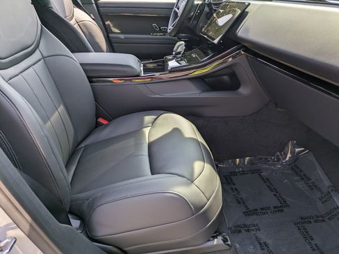 New 2025 Land Rover Range Rover Sport Dynamic SE image 28