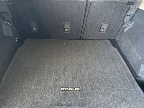 Used 2024 Nissan Rogue SV image 11