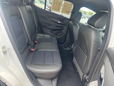 Used 2025 Buick Envista Preferred FWD image 24